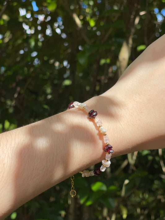 Red stone, pearl and quartz Bracelet